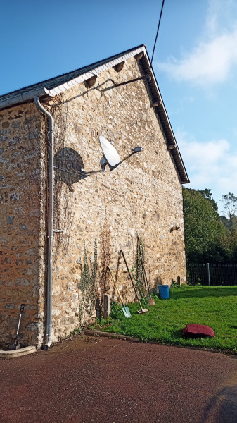 Installation d'antennes paraboliques à Pont-Hebert