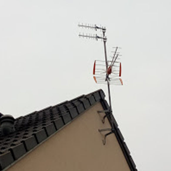 Installation antenne à Pont-Hebert