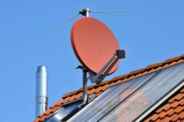 Installation antenne parabolique à Pont-Hebert